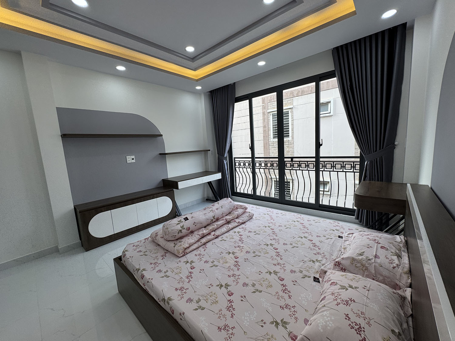 Nhà phố 3 lầu thiết kế Singapore đẹp lung linh full nội thất cao cấp hẻm xe hơi Khu VIP Quang Trung